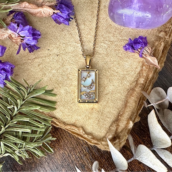 The Moon Tarot Card Necklace - Picture 1 of 3